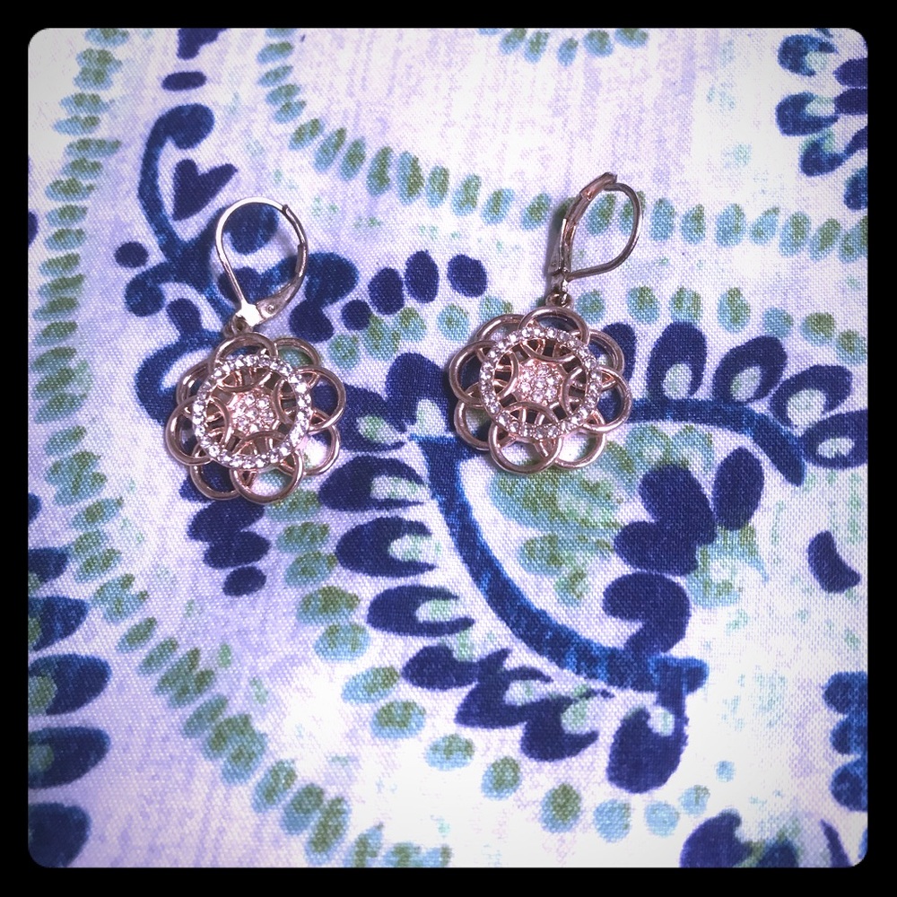Flower hanging earrings - Picture 1 of 2